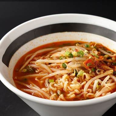 居酒屋革命 酔っ手羽の激辛ーめん｜旨味との黄金バランスにこだわったイチ押し辛麺